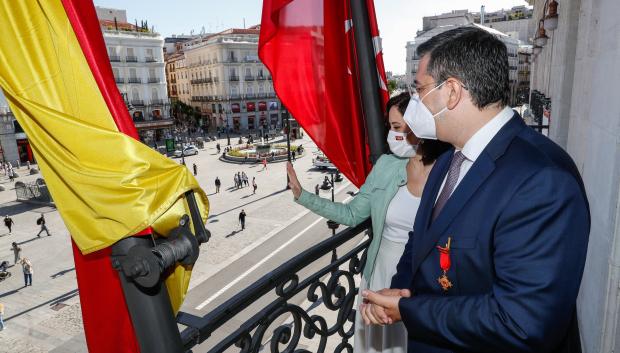 Isabel Díaz Ayuso y Apostolos Tzitzikostas