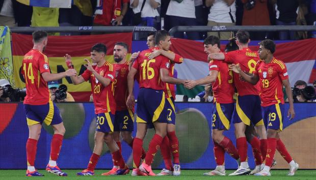 Los jugadores de España celebran el gol frente a Italia
