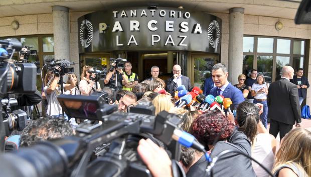 Pedro Sánchez en el tanatorio por la muerte de María Teresa Campos