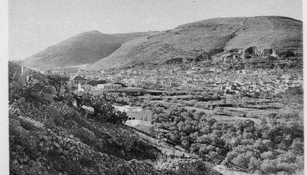 Vista antigua de Naplusa y el monte Gerizim