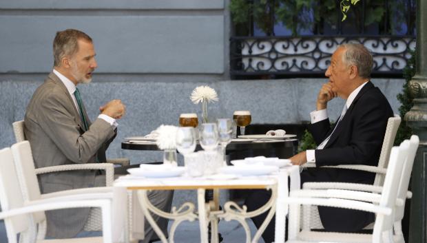 El Rey comiendo con Rebelo de Sousa en un restaurante de Madrid