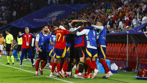Los jugadores de la selección española de fútbol celebran tras marcar ante Georgia
