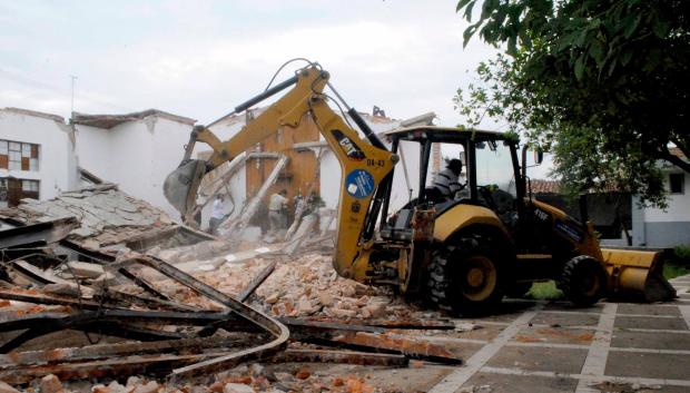 La demolición de los restos de la iglesia comenzaron poco después de su colapso