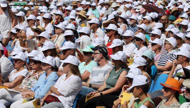 Fieles y participantes en la Semana Social de los Católicos durante la celebración de la misa