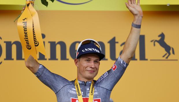 Jasper Philipsen celebra la etapa del Tour