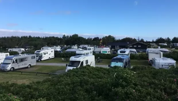 Las caravanas no pueden aparcar en la playa o en cualquier sitio