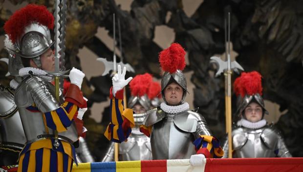 Michel en el momento del juramento de la Guardia Suiza