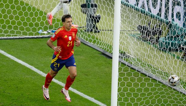 Mikel Oyarzabal ha dado el gol de la victoria a la selección española