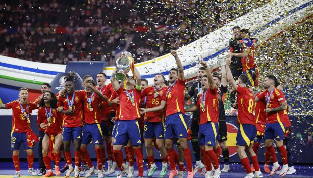 DIRECTO | Fiesta de celebración de España tras ganar la Eurocopa | Recepción del Rey y Sánchez