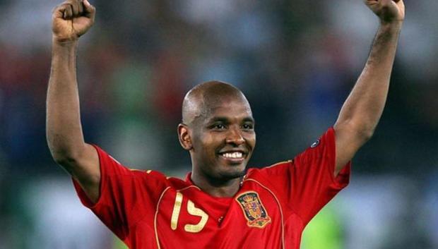 Marcos Senna, con la camiseta de la selección española