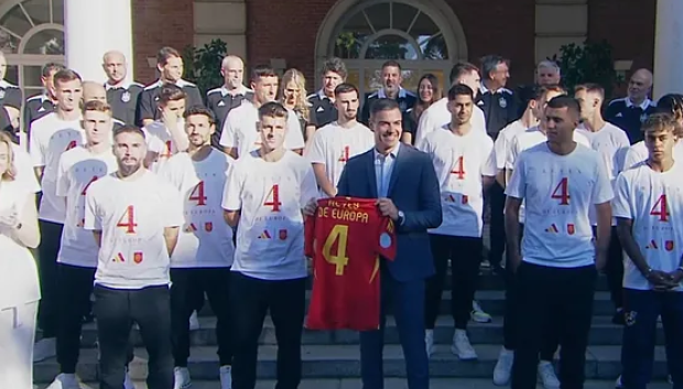 Pedro Sánchez ha recibido a los jugadores de la selección española en la Moncloa, aunque los jugadores se han mostrado incómodos