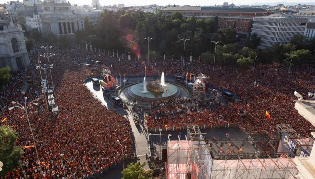 La afición espera impaciente a los futbolistas