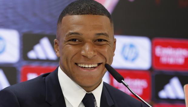 Kylian Mbappé durante la rueda de prensa ofrecida tras su presentación