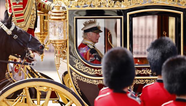 El acto solemne contó con un traslado en carroza de Buckingham al Parlamento