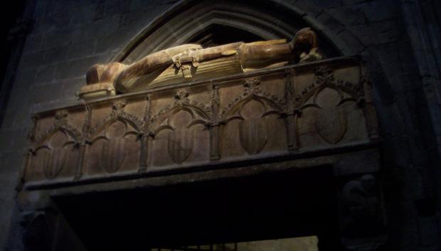 Sepulcro con los restos de Ramón Berenguer II en la catedral de Gerona