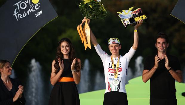 Tadej Pogacar celebra su tercer Tour de Francia en Niza