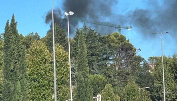 Imágenes del incendio de la Fundación Jiménez Díaz desde el barrio de Moncloa