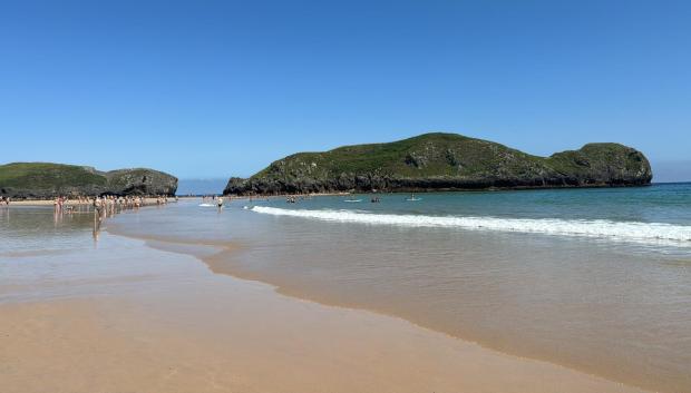 Una de las playas asturianas donde han prohibido el baño