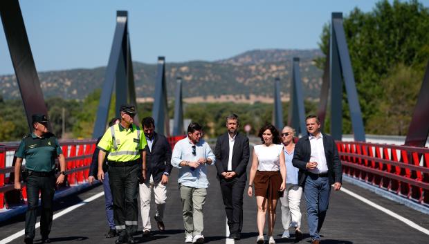 Inauguración de uno de los puentes destruidos en la DANA