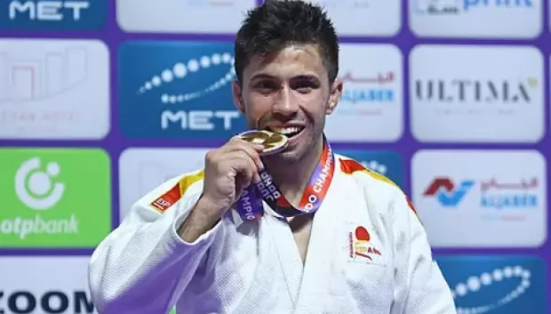 Fran Garrigós con su medalla de Oro mundial