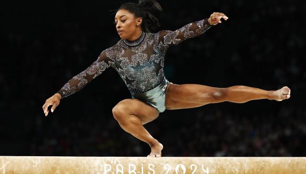 Simone Biles en el ejercicio de barra