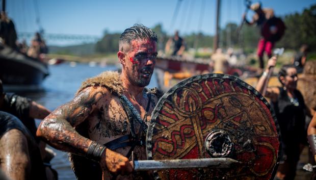 Varias personas caracterizadas en la romería vikinga de Catoira

Fotos: Agostime