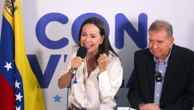 La líder opositora venezolana María Corina Machado junto al candidato a la presidencia de Venezuela Edmundo González Urrutia