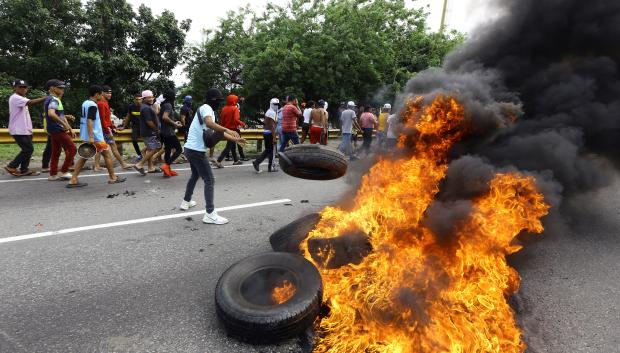 Manifestantes participan en una protesta en Valencia, estado de Carabobo, Venezuela