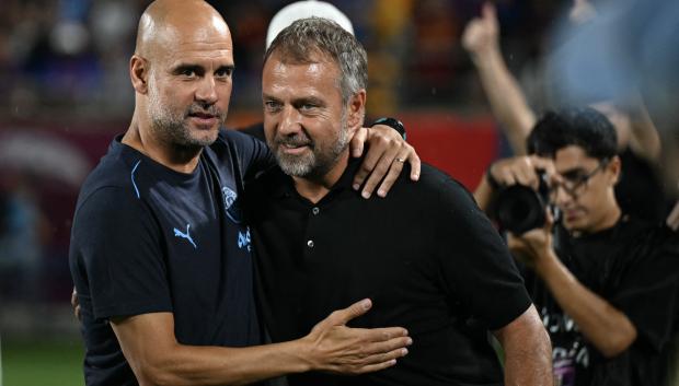 Pep Guardiola y Hansi Flick durante el partido