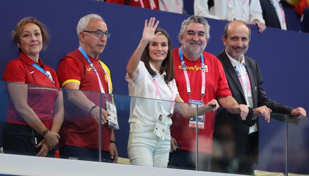 La Reina Letizia asiste al partido de la selección de waterpolo femenina contra Grecia