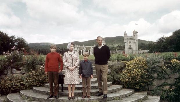 2307874 Elizabeth II and the Duke of Edinburgh, Scotland; (add.info.: The queen of Great britain and Ireland, Elizabeth II and her husband Philip Mountbatten, duke of Edinburgh, born prince of Greece and Denmark and their children Andrew of Great Birtain and duke of York and the prince Edward of Great-Britain, count of Wessex and viscount of Severn, in Balmoral Castle , Scotland during the 25th anniversary of wedding); .