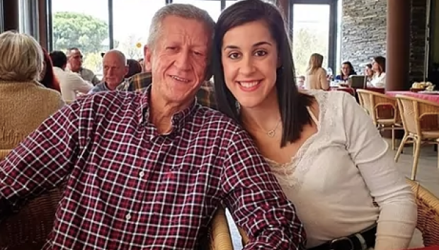 Carolina Marín, junto a su padre