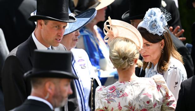 Principe de Gales con Zara Phillips y Carole Middleton este año.