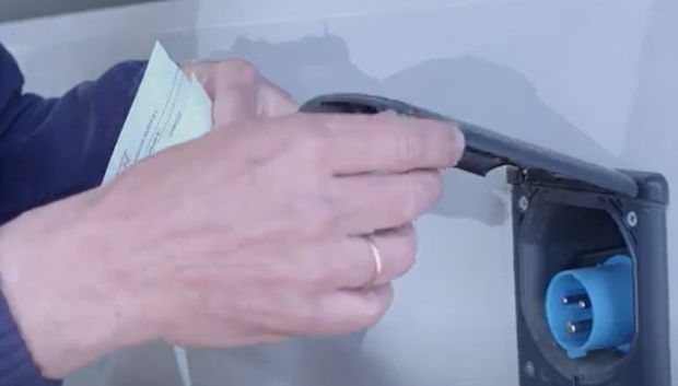 En la ITV prestan especial interés a detalles como el sistema eléctrico