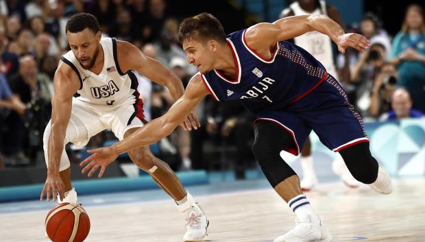 Bogdanovic y Curry en una acción del partido