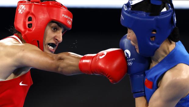 Imane Khelif durante el combate