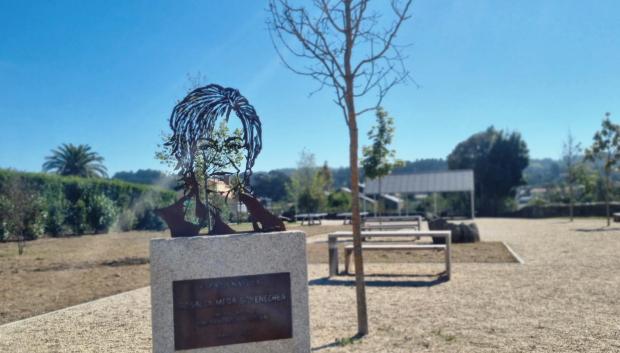 Parque en honor a Rosalía Mera, Oleiros, Galicia.