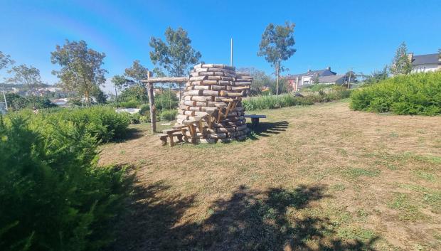 Parque en honor a Rosalía Mera, Oleiros, Galicia.