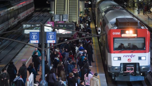 Vistazo de un tren de Cercanías en Madrid