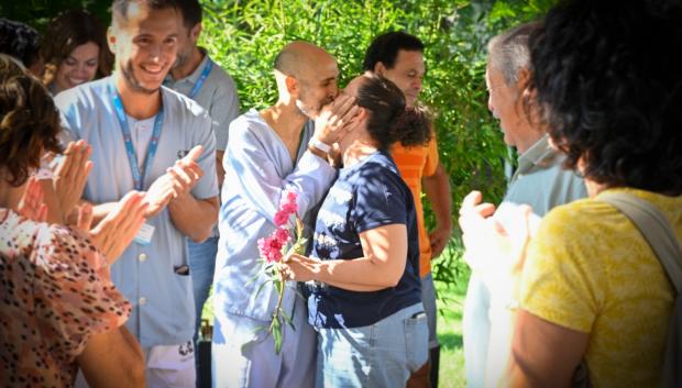 Carlos y Pilar en su boda en el Gregorio Marañón