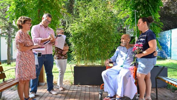 Carlos y Pilar en su boda en el Gregorio Marañón