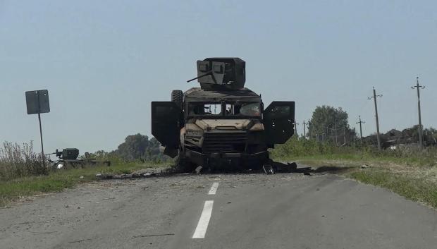 Supuesto blindado ucraniano destruido por Rusia en su incursión en Kursk (Rusia)