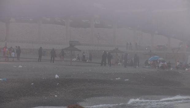 Imágenes de inmigrantes que han aprovechado la niebla que ha inundado Ceuta para cruzar la frontera