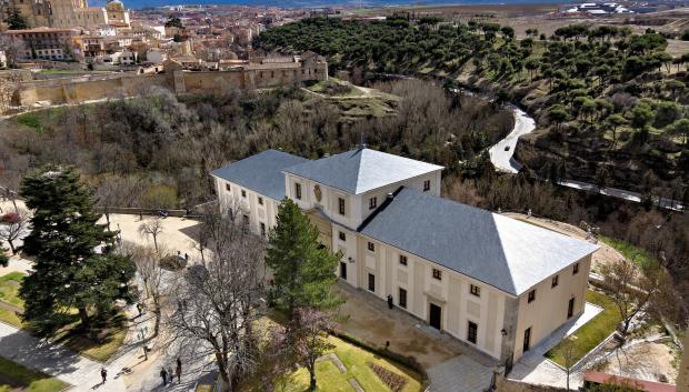 La Casa de la Química está ubicada junto al Alcázar de Segovia