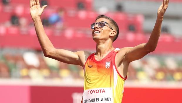 metros Yassine Ouhdadi, vigente campeón olímpico en Tokio en los cinco kilómetros con visión reducida