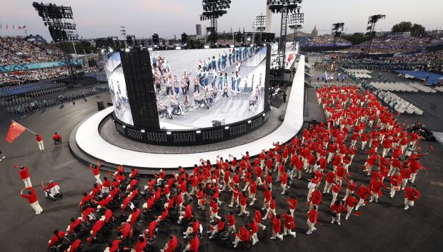 La delegación china durante la ceremonia de inauguración de los Juegos Paralímpicos París 2024