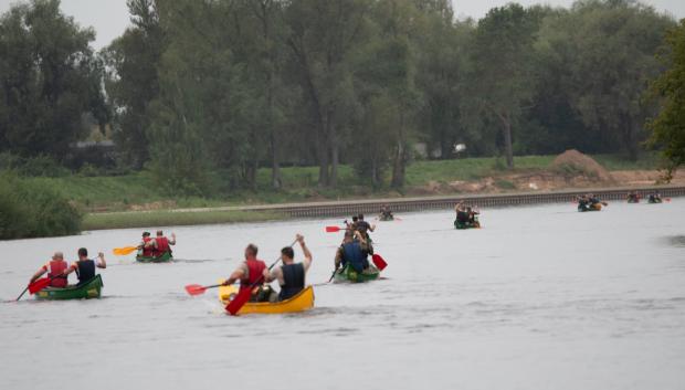 Prueba de remo en canoa en la prueba Baltic Warriors en Letonia