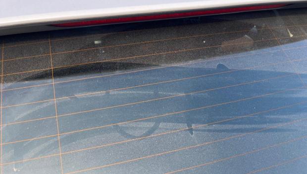 Pintada en el coche de la alcaldesa con un insulto