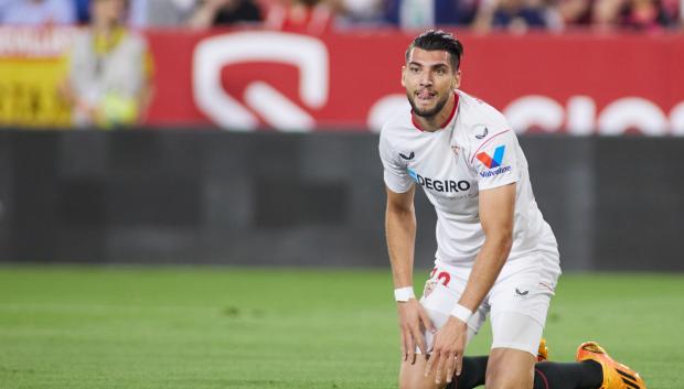 Rafa Mir, en un partido con el Sevilla