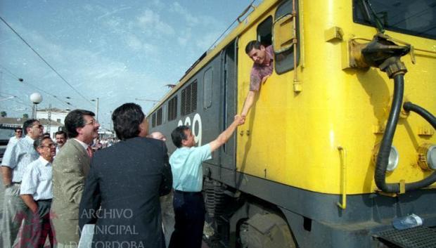 Salida del último tren de ancho convencional de la antigua estación